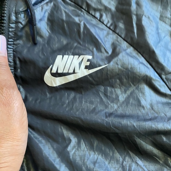 Nike Black and White Windbreaker Jacket - Picture 4 of 7